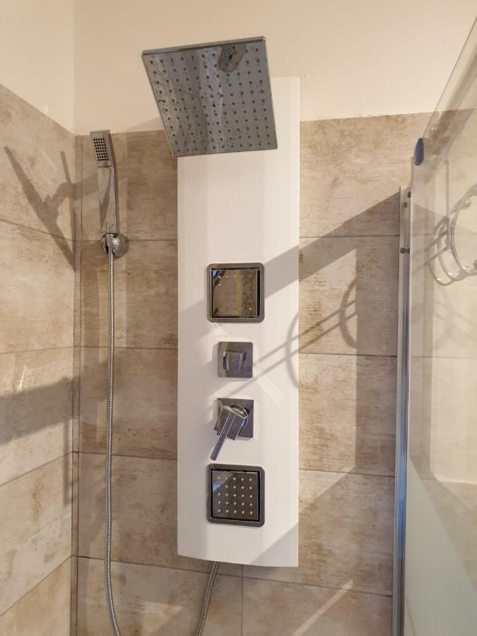 La Maison de la Lumière Aci Catena Extérieur photo